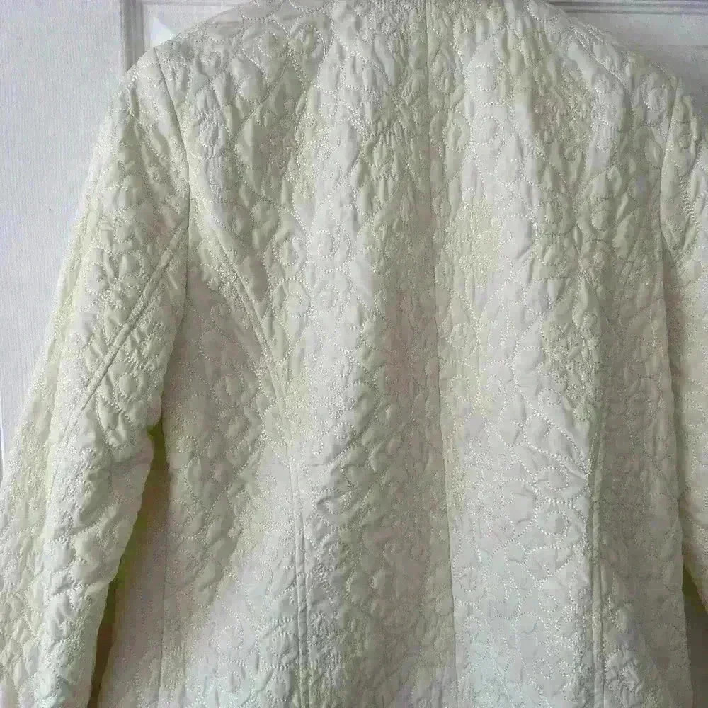 Requirements white jacket - Picture 6 of 8